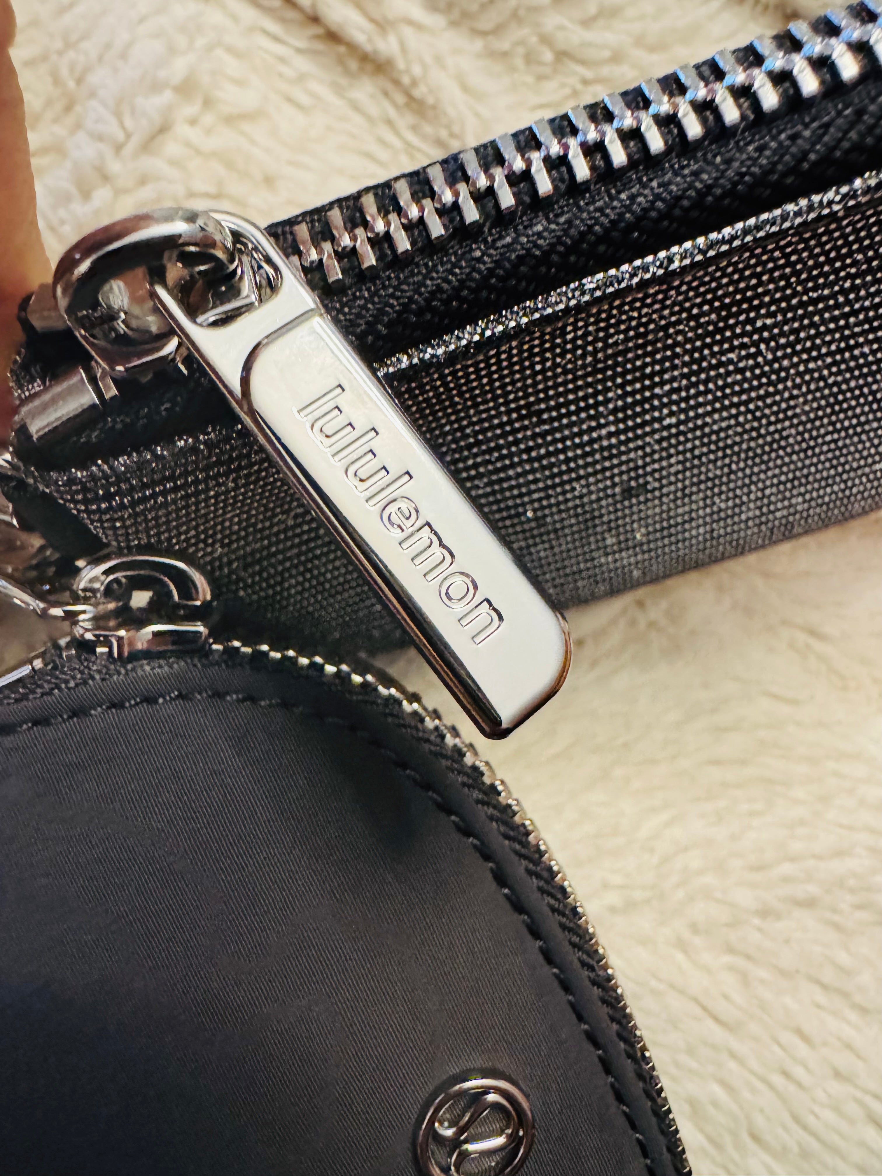 Lululemon NEW Dual Pouch Wristlet Glitter Silver Black  LW9FRWS